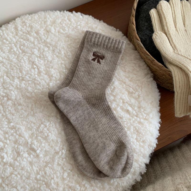 Female Autumn and Winter Thickened Warm Bowknot Boneless Tube Pile Socks