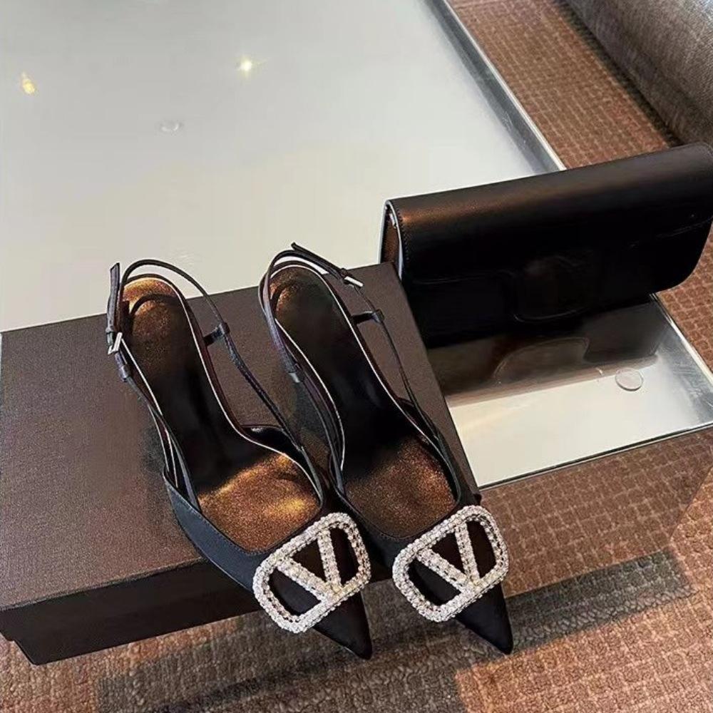 

2024 новые летние туфли на высоком каблуке для женщин, тонкие каблуки, заостренные стразы, слово с сексуальными сандалиями женственность 34 чёрный