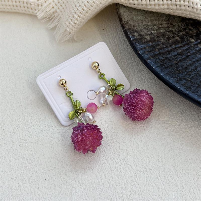 

Серьги-бантики ручной работы в виде амаранта с каплями клея — ретро-эстетика фей