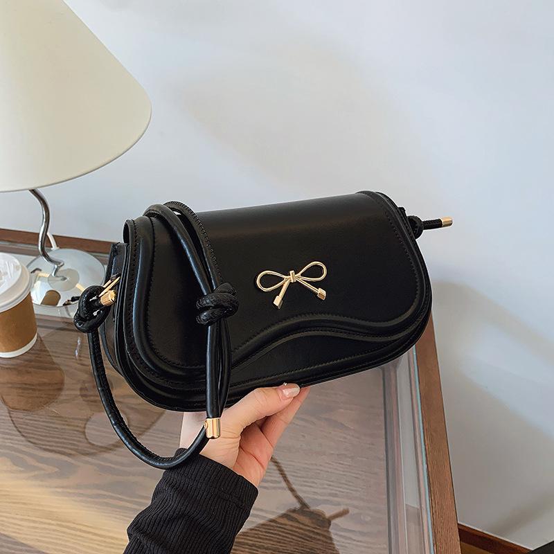 

Весна-лето 2025 новый тренд мода кэжуал сумка-багет с бантом подмышку женская однотонная личность зарубежная легкая роскошь сумка на плечо чёрный