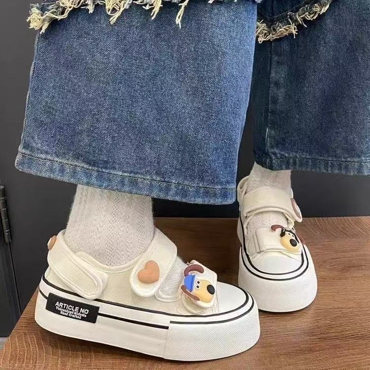 Cartoon shallow canvas shoes new autumn casual niche design sense
