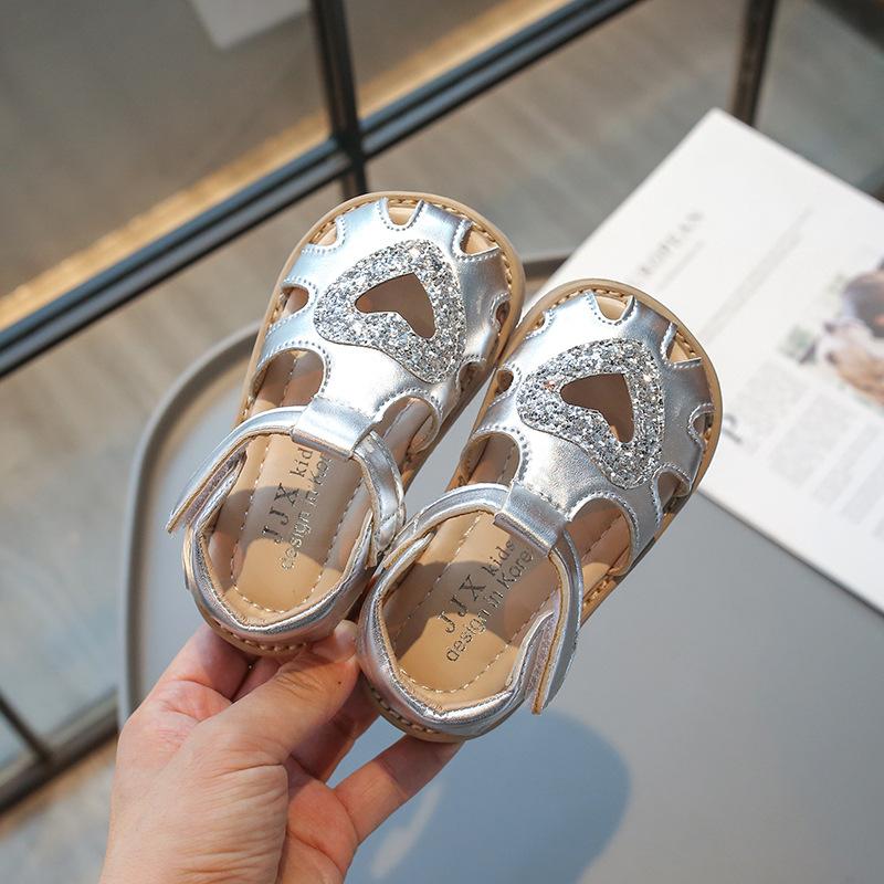 

Kids Rhinestone Heart Closed Toe Casual Sandals 21 срібний
