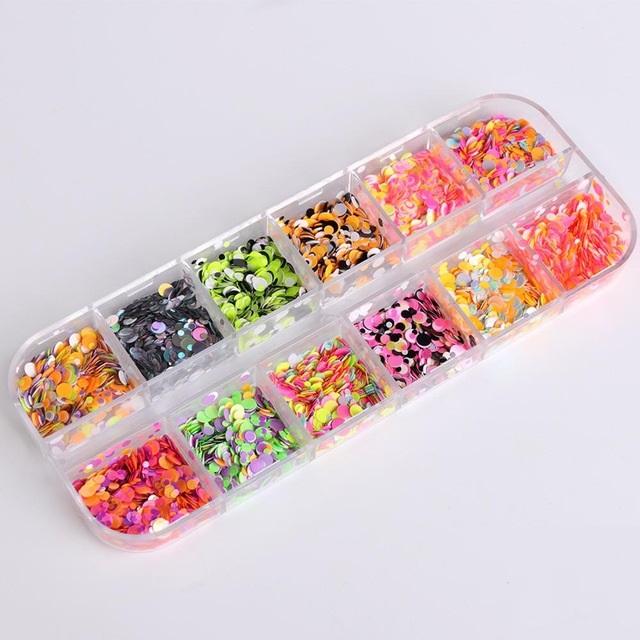 1 krabička nepravidelné třpytivé foliové nehty flitry na nehty třpytivé vločky nail art dekory na nehty příslušenství pro DIY manikúru