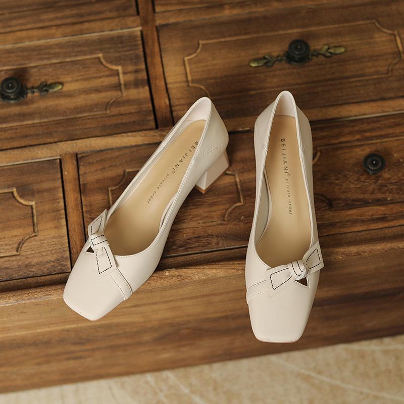 Soft leather can be stepped on~ bow light mouth single shoes new thick heel square head grandma shoes middle heel