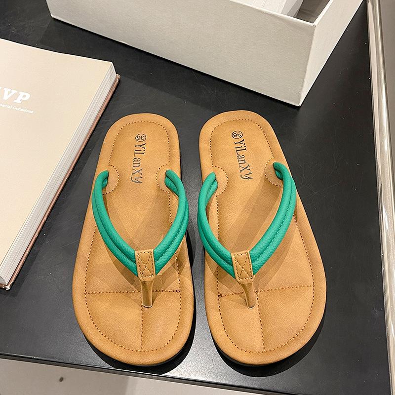New Sandals Large Size Slippers Women's Niche Flat Bottom High-end Sandals Toe Flip-flops Women
