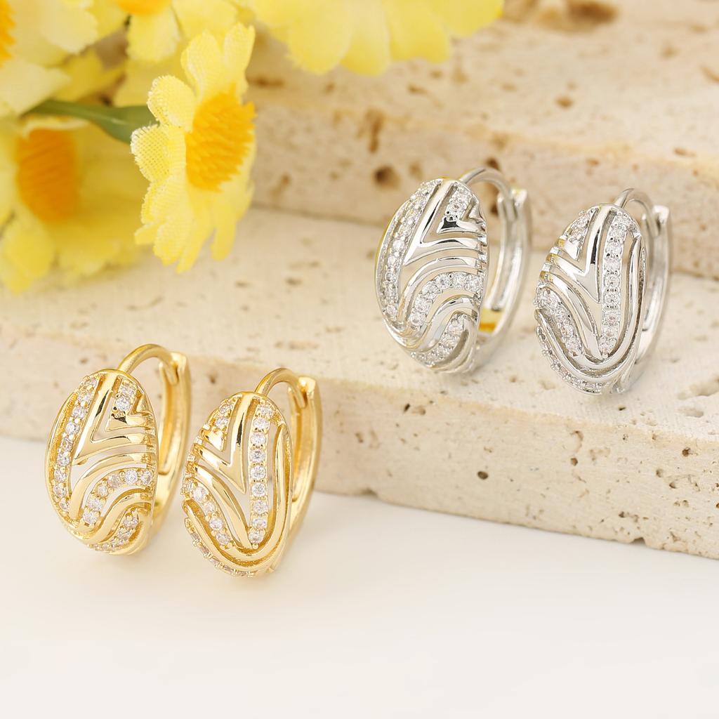Luxury Geometric Hollow Zircon Ear Cuffs Niche Totem Design Elegant And Sophisticated Stud Earrings For Women