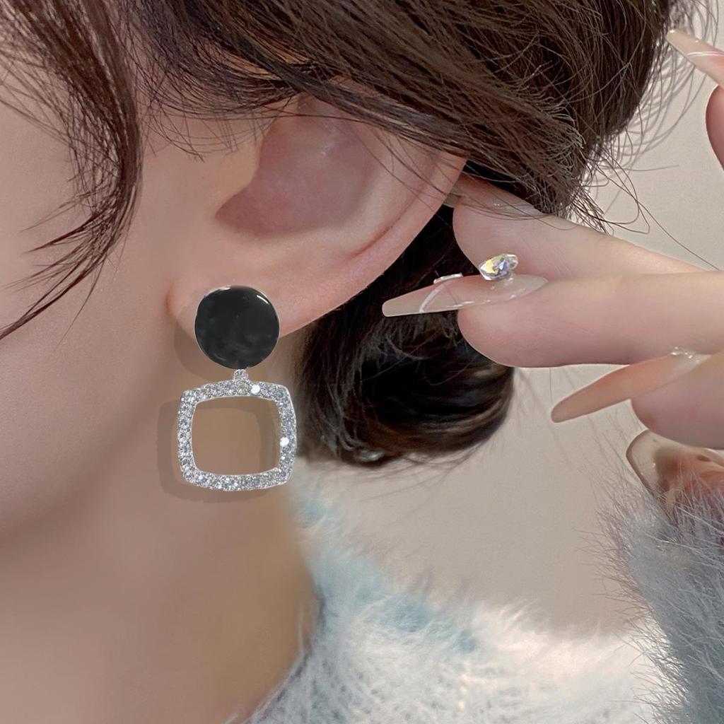 S925 Sterling Silver French Black Diamond-Shaped Stud Earrings - Retro Hong Kong Style, Elegant & Luxurious