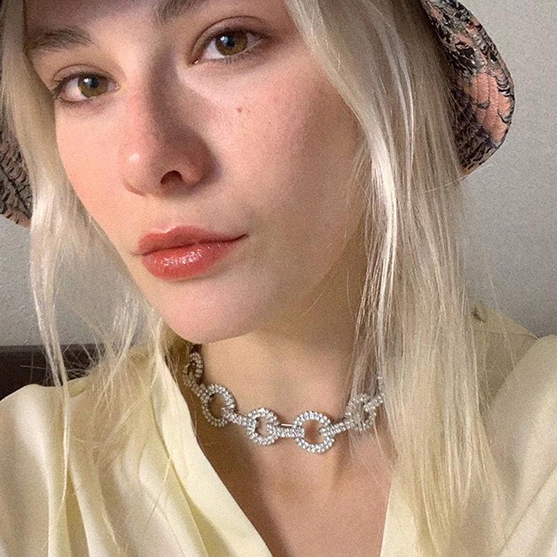 Sparkly Rhinestone Circle Choker Necklace: European & American Fashion, Elegant Clavicle Chain, Influencer Style