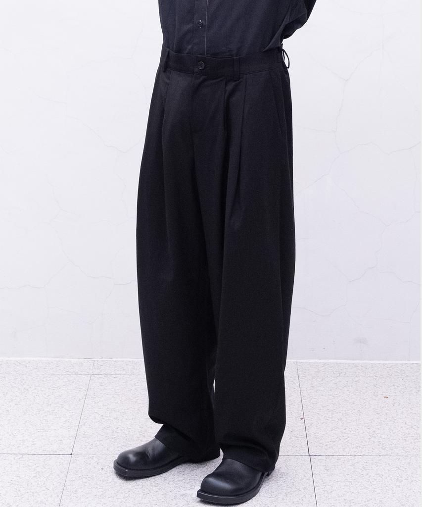 EYC Curve Tuck Pants (Black)