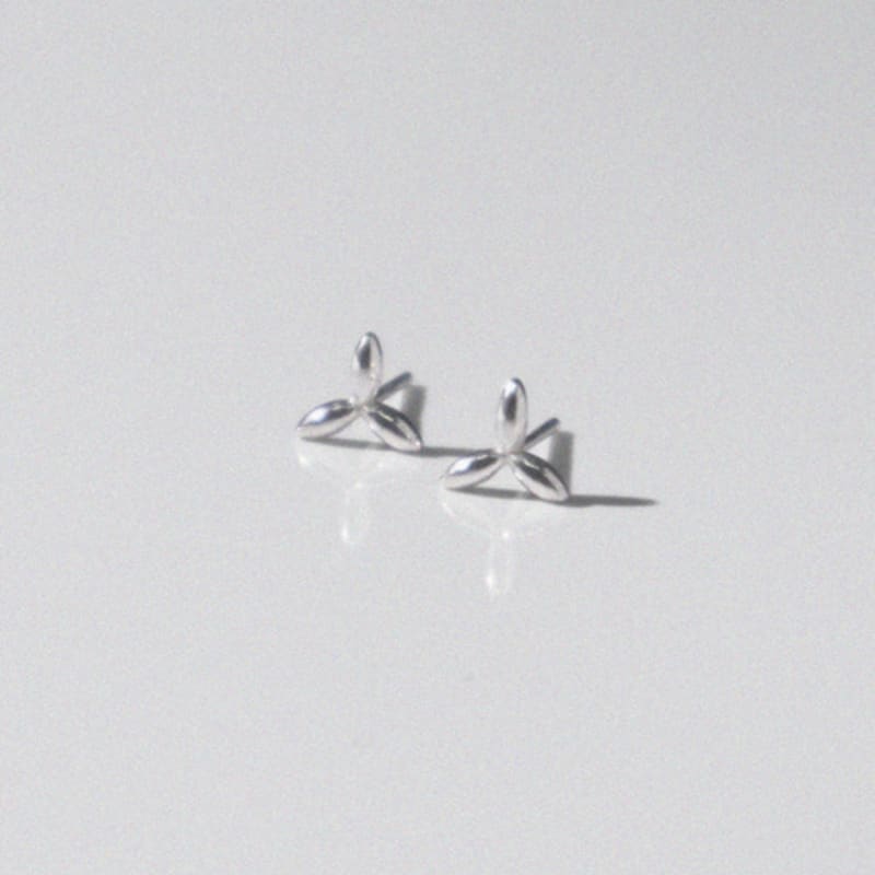 Kiee Oshimu (Silver925) 903 Windy Flat Silver Earring