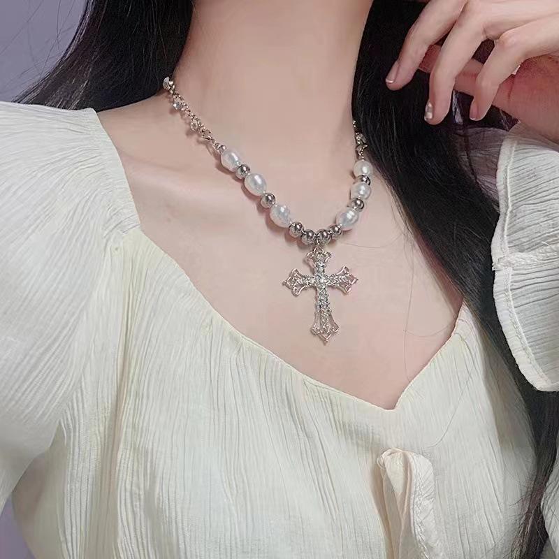 Ins Hip Hop Retro Pearl Necklace Christian Cross Clavicle Chain Ladies Sweet Punk Pendant Men Women Gifts