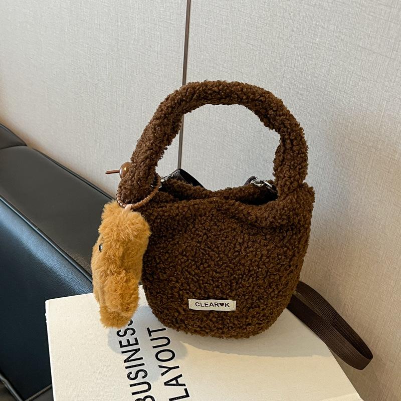 Plush Personality Trend Lamb Fluffy Autumn and Winter New Model Fluffy Crossbody Portable Bucket Bag Woman