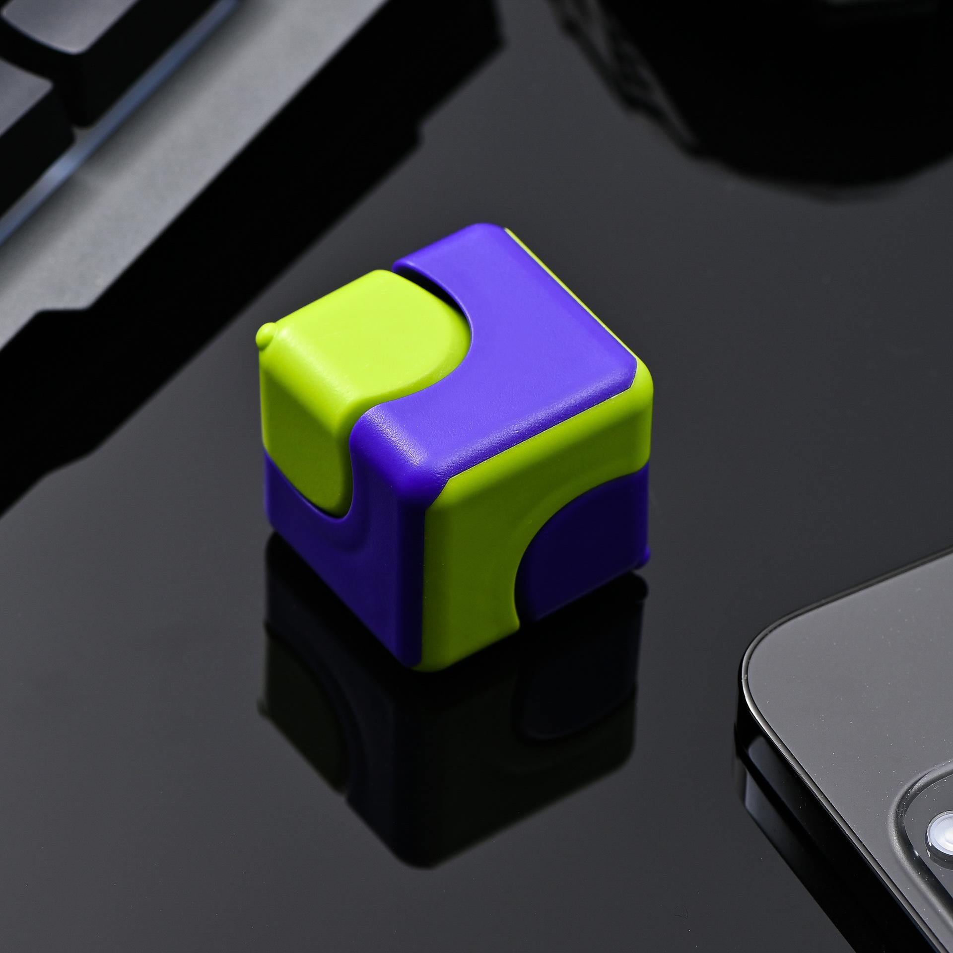 

Светящийся декомпрессионный кубик Рубика гироскоп карманная модель игрушка яйцо подарок квадратный гироскоп для кончиков пальцев