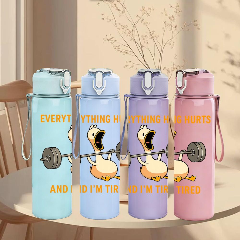 1PC Weightlifting Duck Letter Print 750ml Color Plastic Sports Water Bottle Leakproof Flip Straw Lid Suitable for Sports Office Home Use
