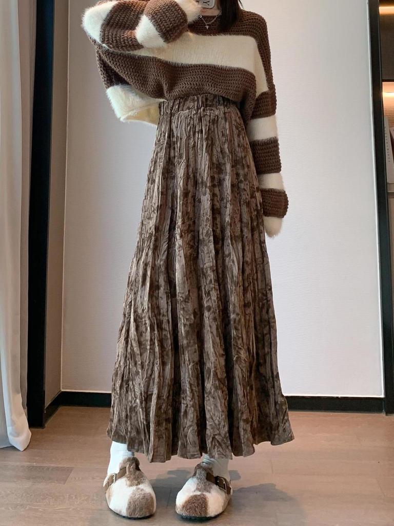 Women's Retro Tie-Dye Velvet Pleated Midi Skirt - Thickened A-line for Autumn/Winter, High Waist, Drapey, Long Skirt