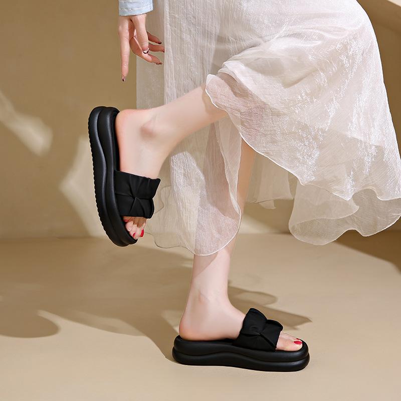 Korean version of soft bottom comfortable cool slippers outer wear women's 2025 summer new with skirt versatile one-word beach slippers