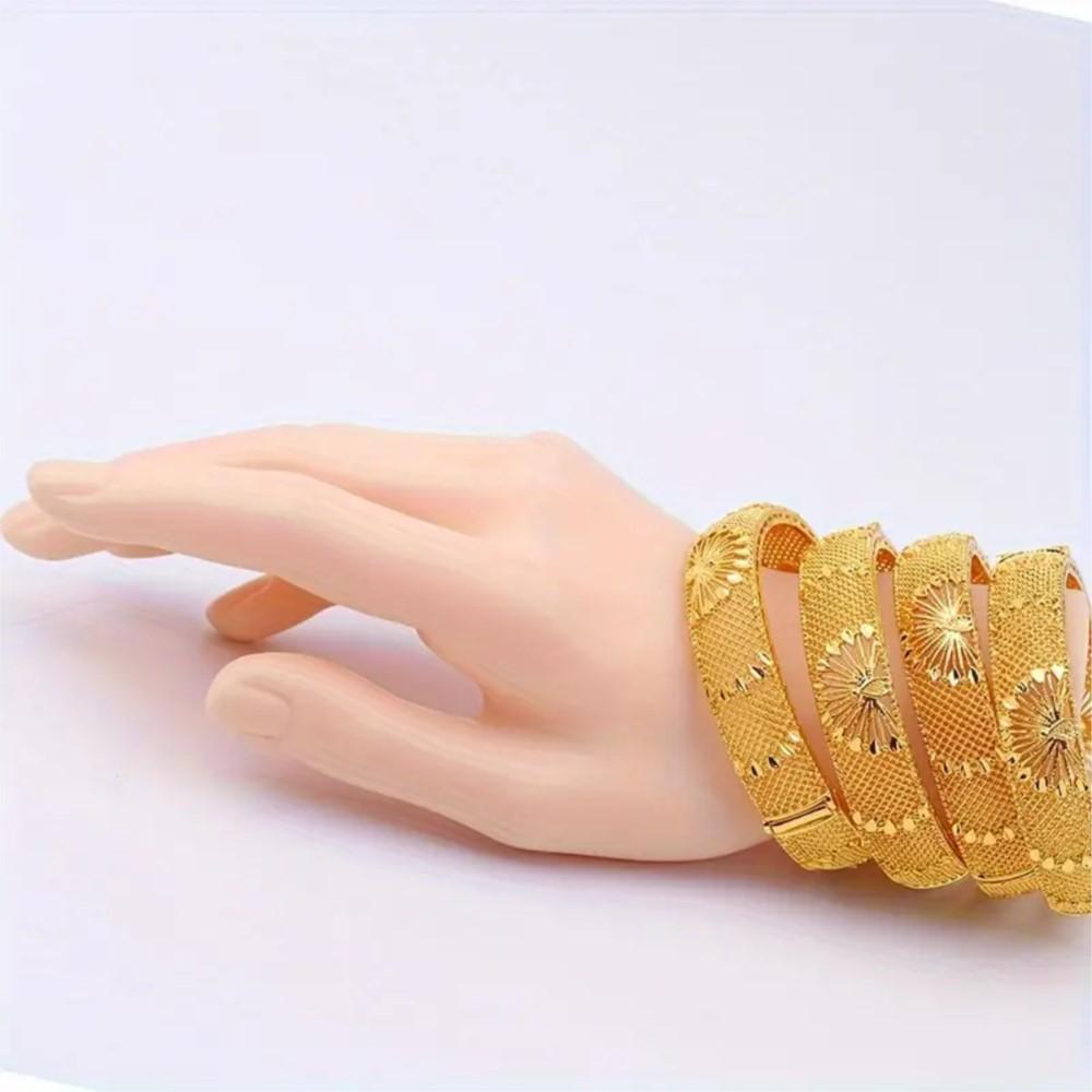 Vintage Golden Hollowed-Out Peacock Floral Patterns Bangle for Men Women Fashion Creative Design Bangle Party Jewelry Gifts
