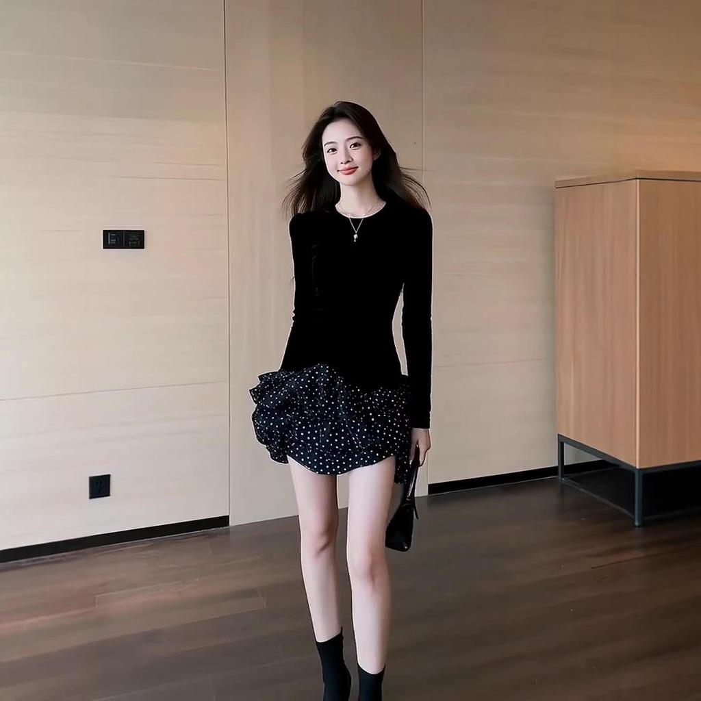 2025 Autumn Black Velvet Polka Dot Slim-Fit Round Neck Dress