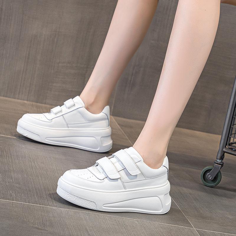 Platform women's autumn new versatile, light and casual breathable heightening board shoes
