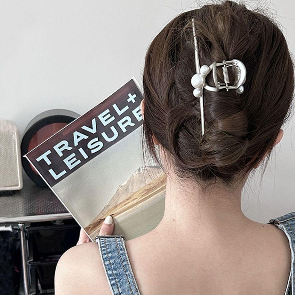 

Geometric Irregular Line Hair Claws Pearl Metal Hair Claws Trendy Female