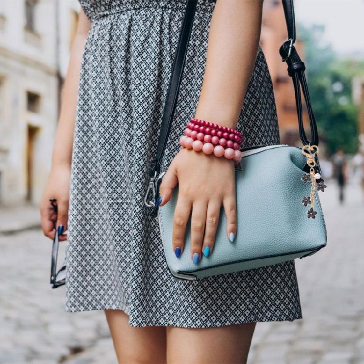 Elegant Metal Heart Bag Pendant Floral Keychain Stylish Purse Phone Charm Unique Key Holder Women's Fashion Jewelry Gift