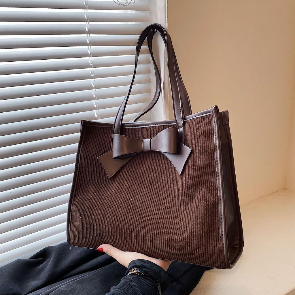 Borsa Tote in Velluto di Grande Capacità da Donna, Borsa a Spalla Premium Retrò con Texture ad Arco per Pendolari
