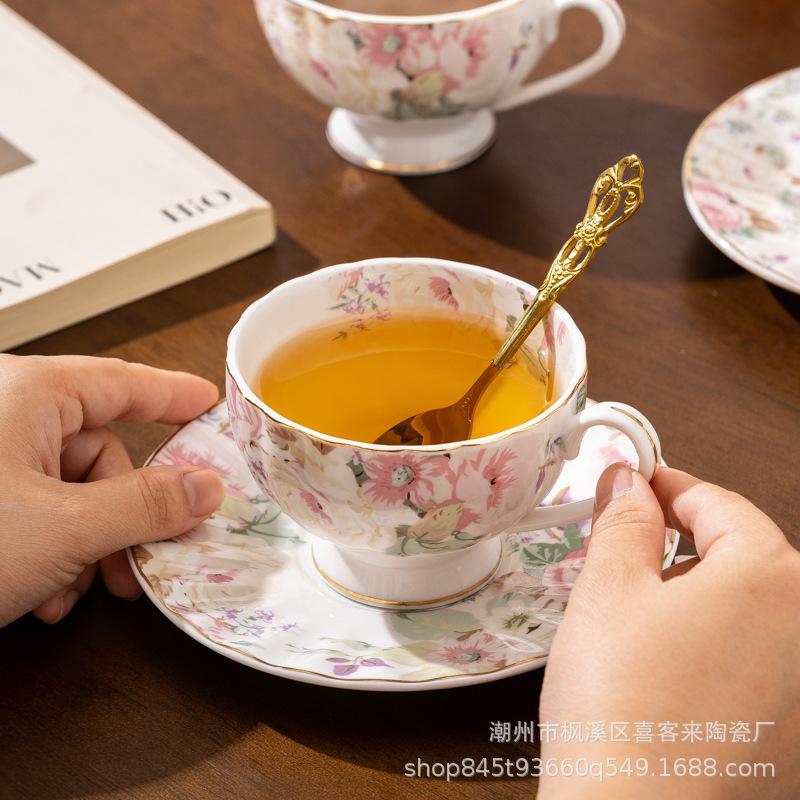 Flowering Retro British Sweet Coffee Cup Saucer Bone China Light Luxury Exquisite High-End Women'S Red Tea Cup Afternoon Tea Coffee