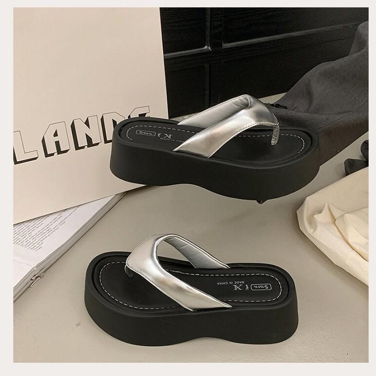 Small muffin thick-soled flip-flops shoes women's shoes wear 2025 new summer sandals toe sandals