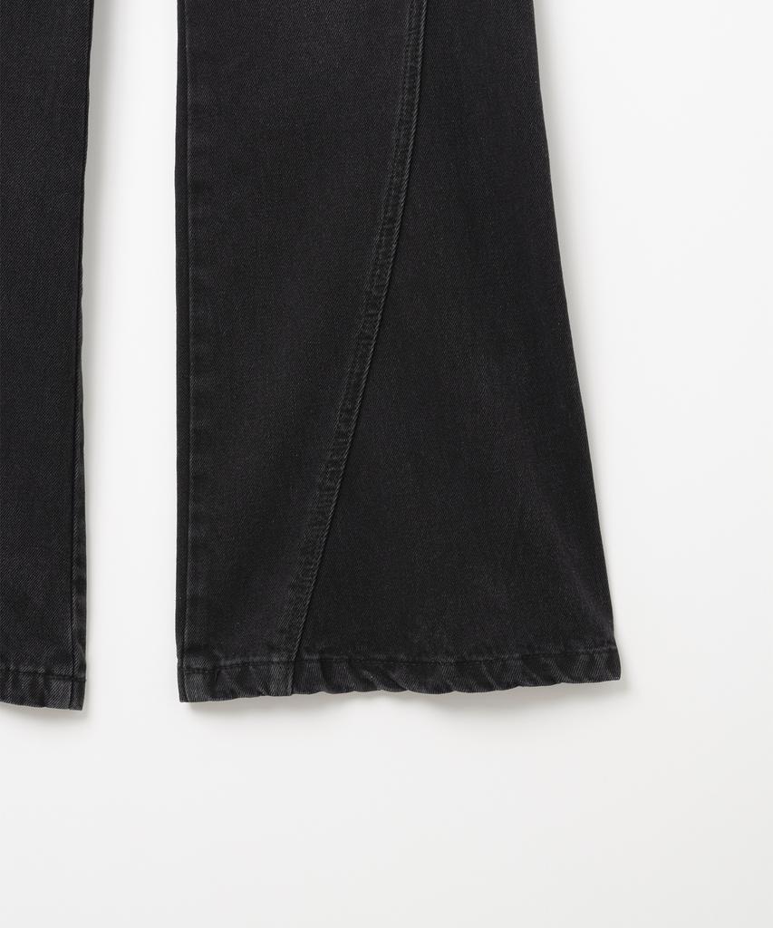 MILLO WOMEN Curved Flare Jeans [Black]