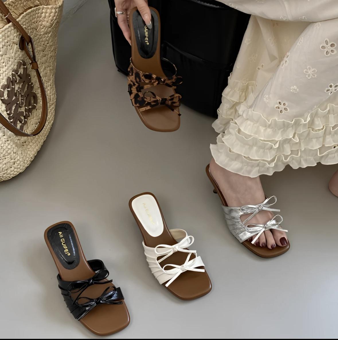 

Темпераментные~ Тринадцать линий дизайна Корейские сандалии на толстом каблуке с двойной бабочкой женские с открытым носком сказочные маленькие крутые шлепанцы 40 чёрный