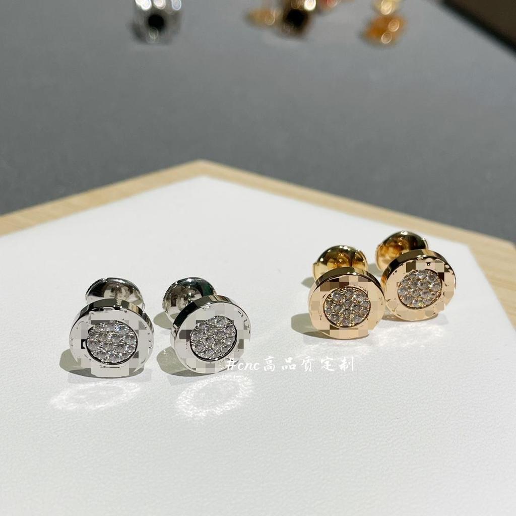Round Cake Stud Earrings Electroplated 18K Rose Gold Couple Men and Women Round White Fritillary Black Agate Stud Earrings V Gold CNC Process