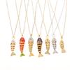 Collar con colgante de pez colorido de la serie Verano Océano, joyería de pez dorado moderna personalizada, regalo