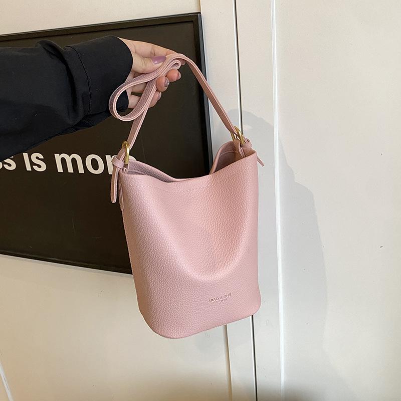 

Летняя популярная маленькая сумка женская 2025 новая модная зарубежная универсальная сумка-мессенджер супер огонь портативная сумка-ведро розовый