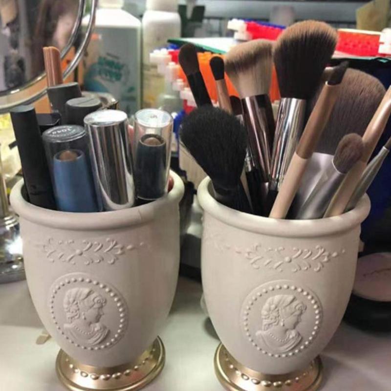 Portapennelli per il trucco retrò con ritratto in rilievo, pettine per strumenti cosmetici, portapenne