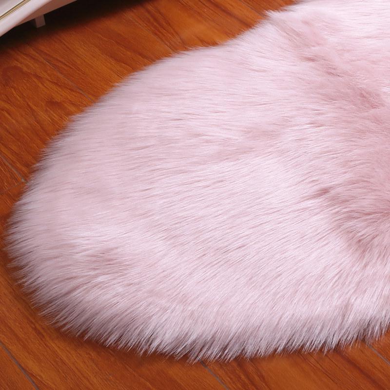 White Imitation Wool Plush Carpet for Bedroom & Living Room