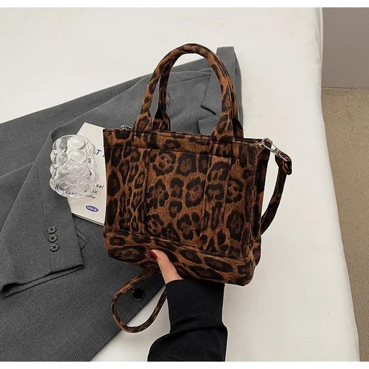 

Французская персонализированная сумка с леопардовым узором, модная новая стильная ретро-сумка, маленькая квадратная сумка, нишевый дизайн, сумка через плечо на одно плечо