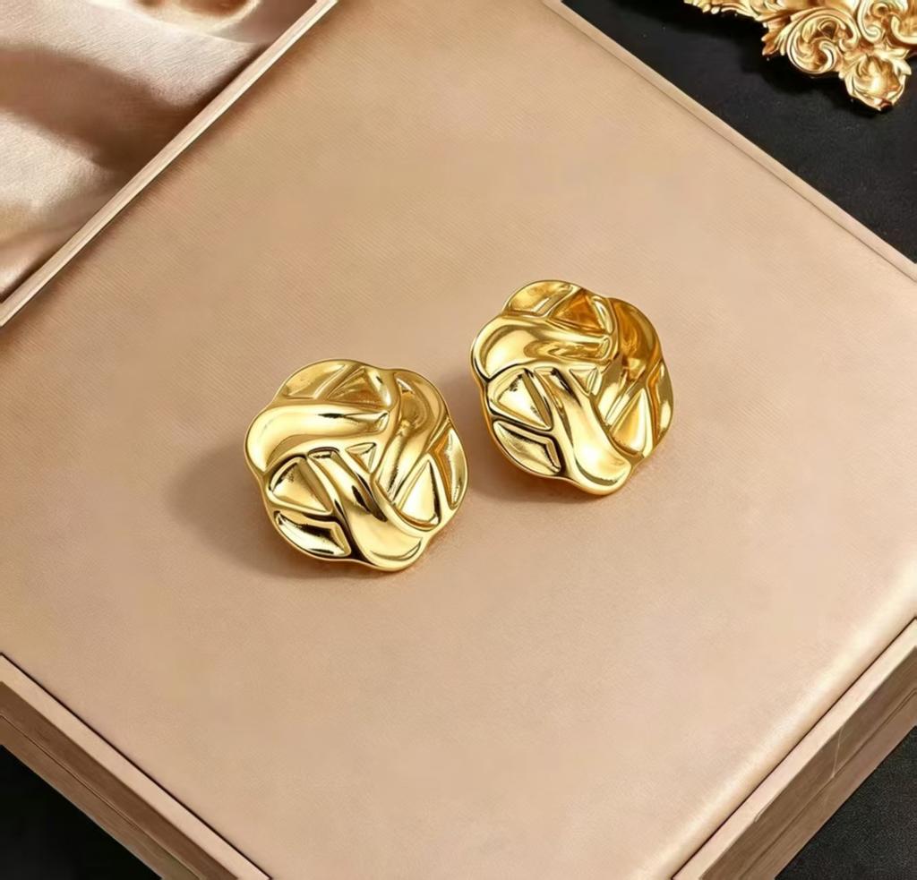 Stainless steel high-end gold earrings, niche design light luxury metal studs, temperament earrings