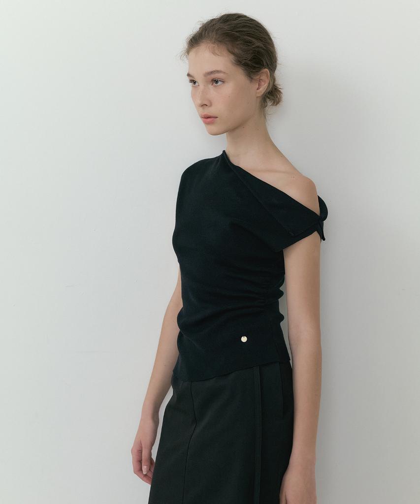 LUCIR ZU Shirring Drop Sleeveless Knit (Black)