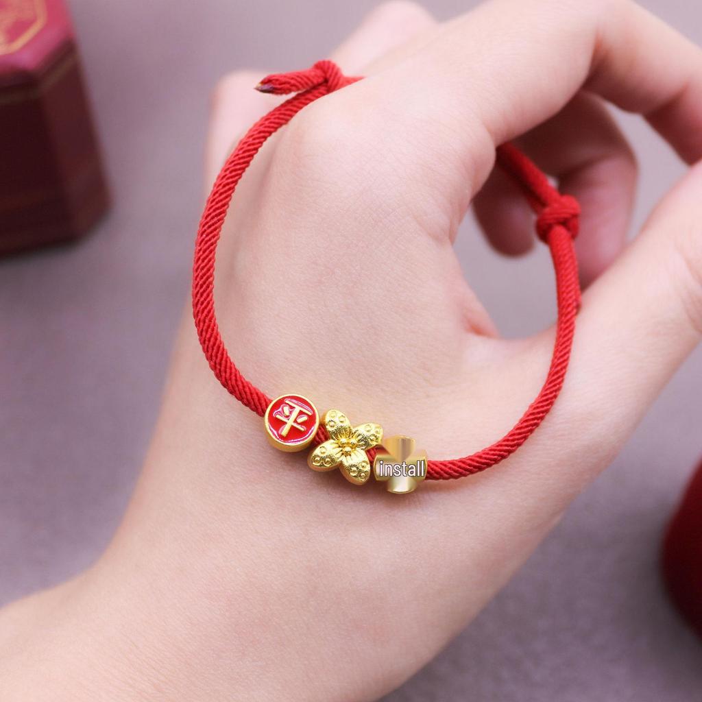 New Year Four-Leaf Clover Red String Bracelet: Personalized Zodiac Charm for Safety and Joy.