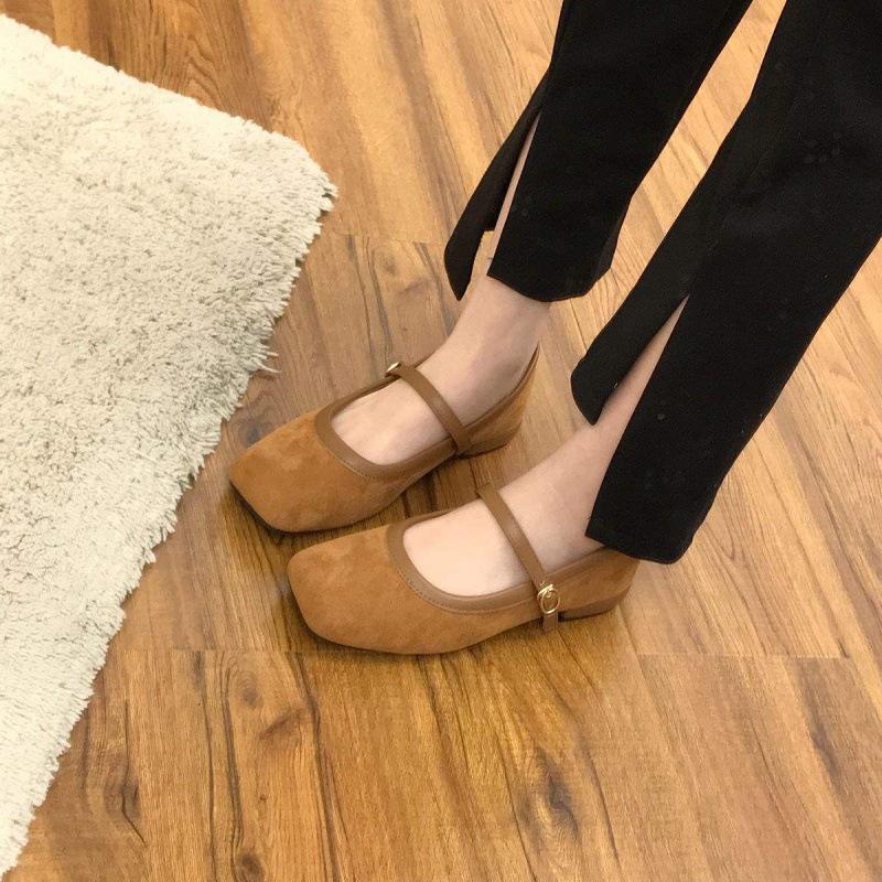 Fairy Wind Square Head Suede Medium Heel Grandma Shoes Girl 2025 Spring Versatile Vintage Soft Leather Mary Jane Coarse Heel Single Shoes Woman