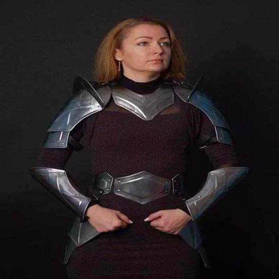 Prinzessin des Krieges Stahl-Damen-Rüstungsanzug Damen-Rüstungsanzug für Cosplay und Kostüm Ganzkörper-Damen-Rüstungsanzug
