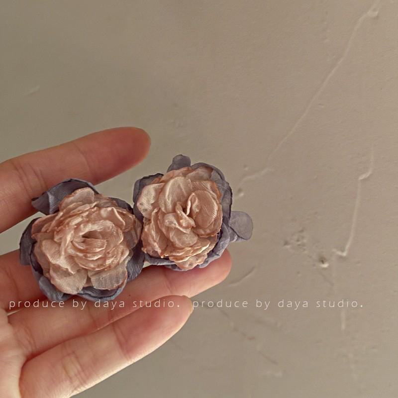 Red Retro Hong Kong Style Flocking Flower Bow Earrings - Elegant Long Design for Women, Perfect for Autumn and Winter Seasons