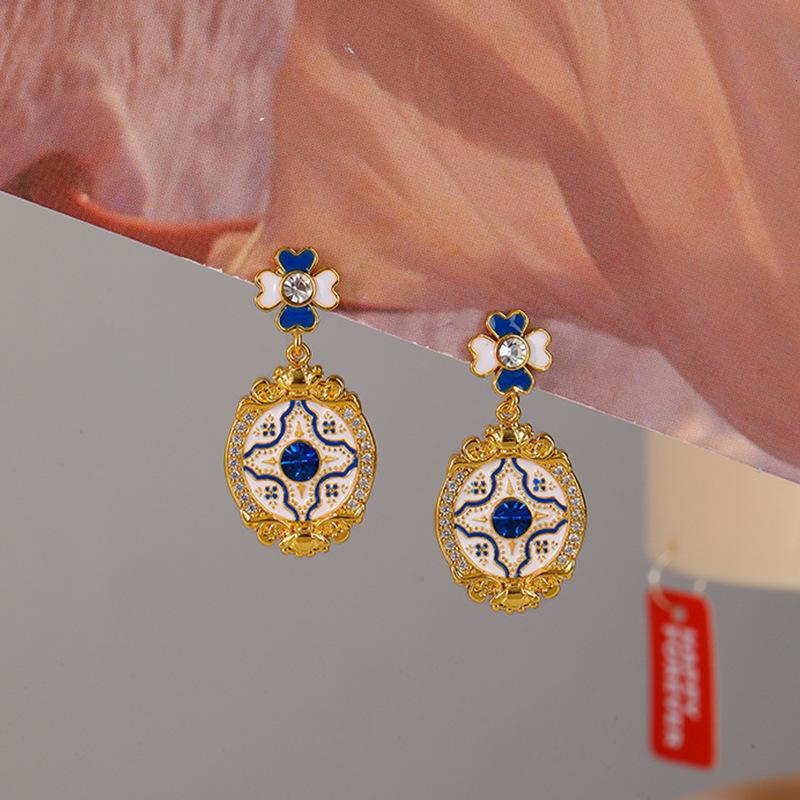 Vintage Zircon Four-Leaf Clover Earrings - Elegant Silver Needle Design for Women