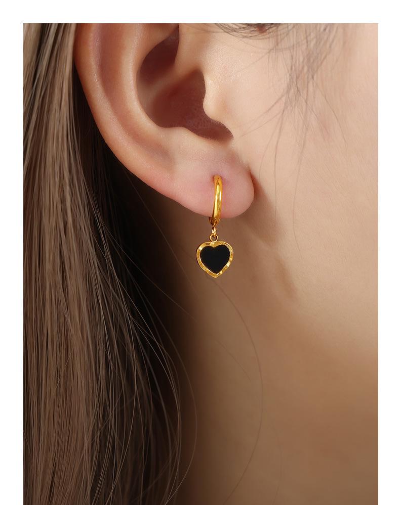 Hong Kong Retro Heart-Shaped Peach Earrings: 18k Gold, Titanium Steel, Lightweight, Colorfast for Women.