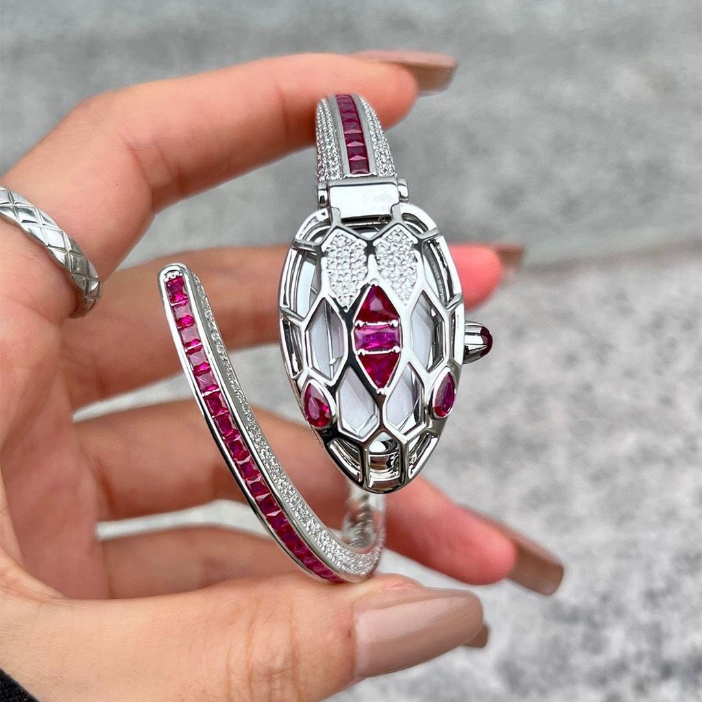 Bracciale Serpente Multicolore Orologio al Quarzo Incrostato di Diamanti Testa di Serpente Colorata Quadrante Nascosto Movimento al Quarzo Orologio da Donna