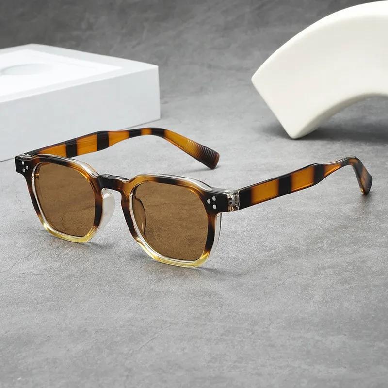 Retro Square Sunglasses Women's Fashion Brand Designer Gradient Tone UV Men's Trendy Rivets Punk Flat Mirrors Shades