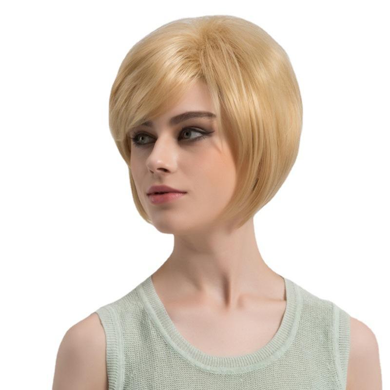 Synthetische blonde Perücken für Frauen Kurze Haarschnitte Mama-Perücke mit Pony Natürliche Frisuren Gemischt Blond Glattes Haar Kostüm für alte Dame