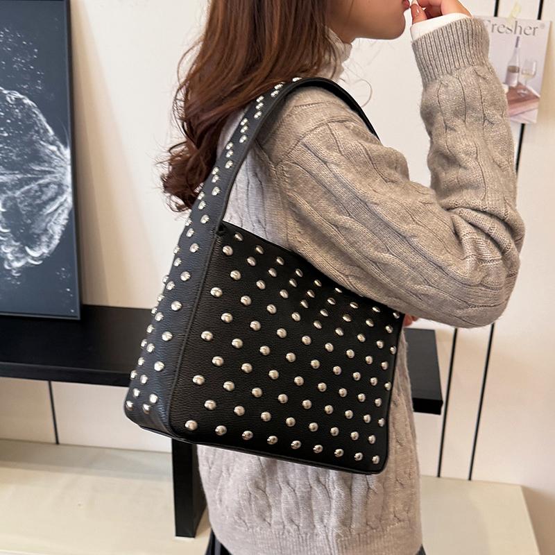 Fashion Sling Handbags Shopper Bag Rivets Design Hobo Shoulder Bags 2024 Black Punk Style Underarm Shoulder Handbag And Purse