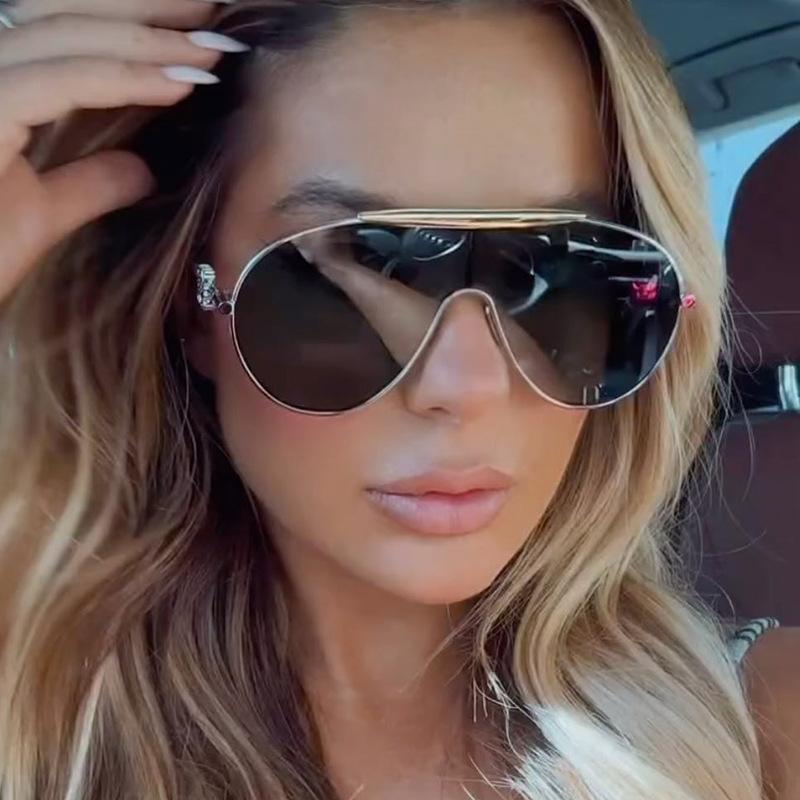 Oversized One-Piece Aviator Sunglasses, Metal Sunglasses Of The Same Style, Personalized Sunglasses.