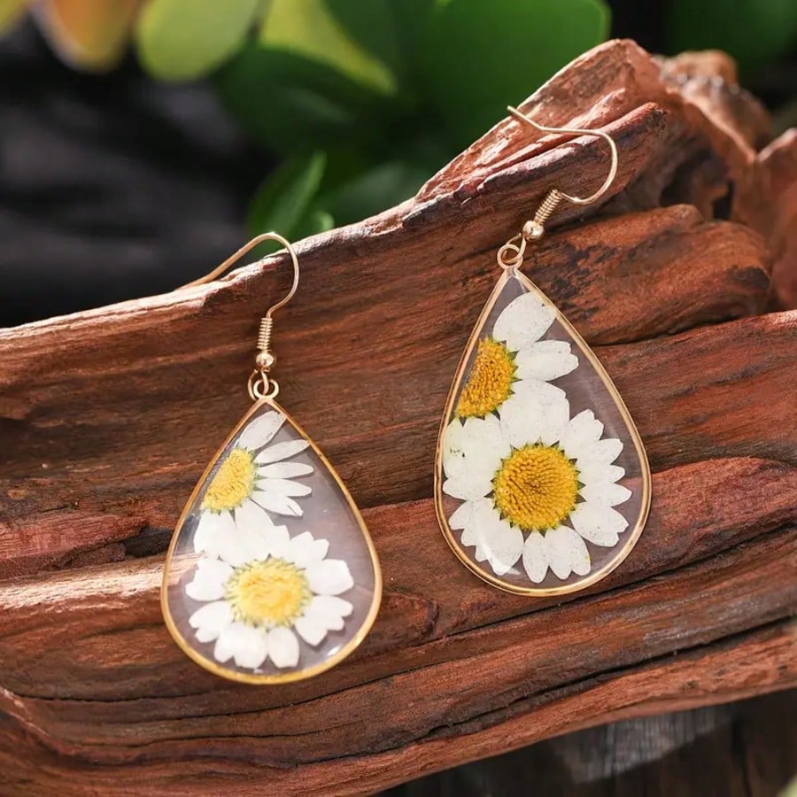 Cercei Boho pentru Femei în Formă de Picătură de Apă cu Flori Uscate, Cercei Drăguți Handmade din Rășină cu Margarete și Flori Presate